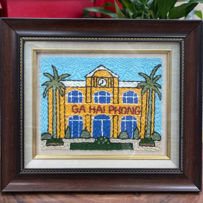 Tranh thêu len nổi Ga Hải Phòng